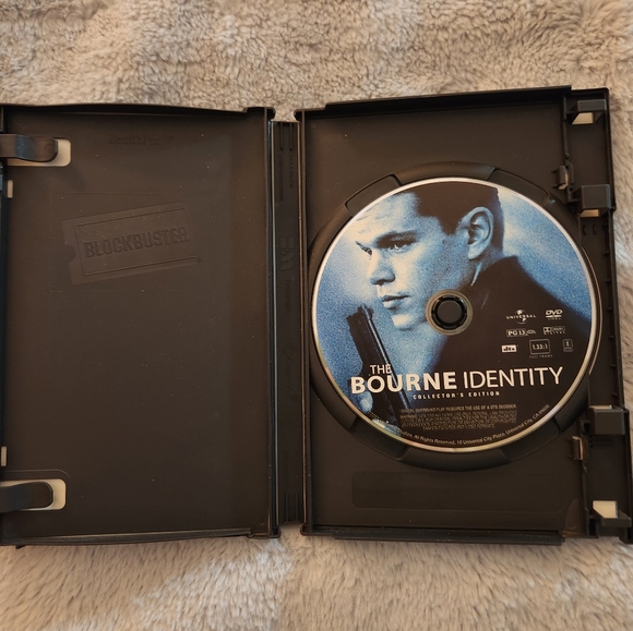 The Bourne Identity on dvd - Picture 3 of 3